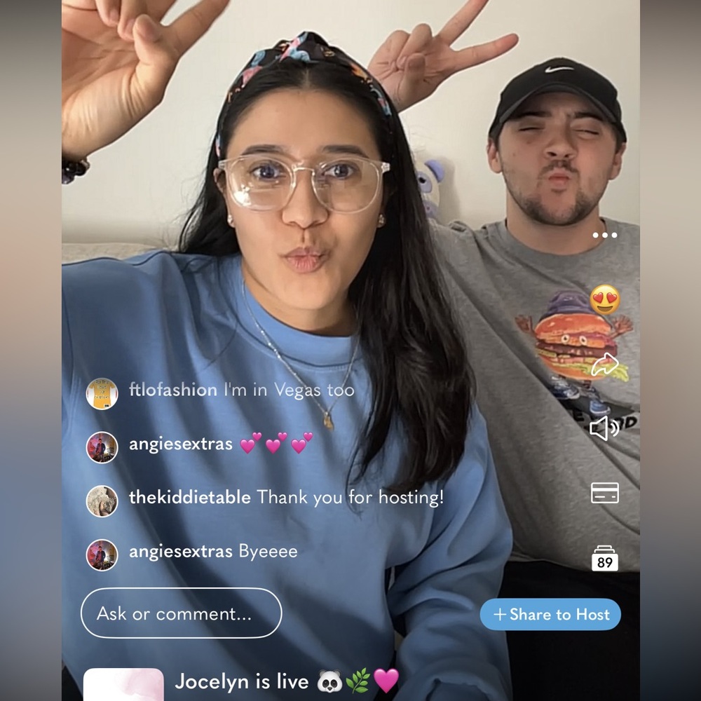 Jocelyn is live 🐼🌿🩷 - Picture 3 of 6